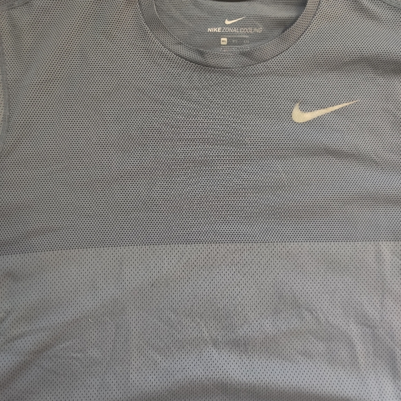 Nike zonal cooling tee/  activewear - Picture 5 of 6